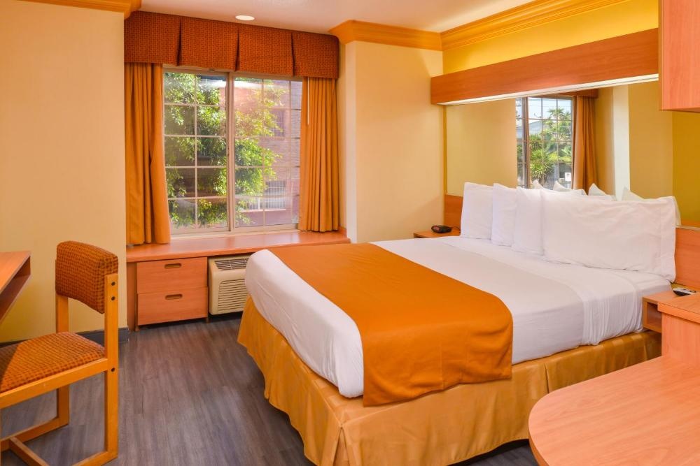H3 Inn & Suites - LAX Airport - Los Angeles